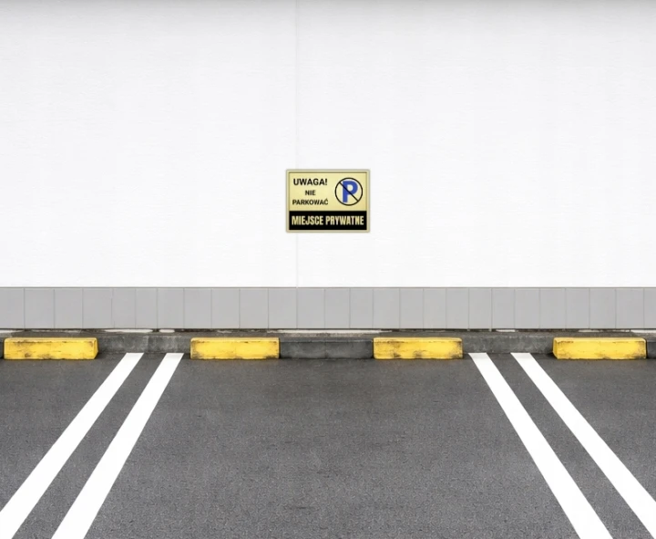 Duża Tabliczka UWAGA NIE PARKOWAĆ MIEJSCE PRYWATNE 40x30cm złota DRUK UV