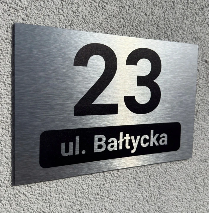 Tabliczka adresowa na dom 30x20 cm numer i nazwa ulicy aluminium UV wkręty