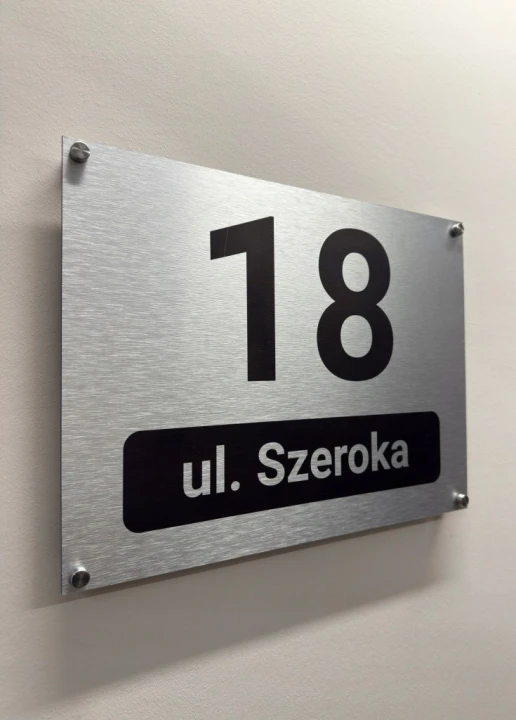Duża tabliczka adresowa 40x30 cm numer domu ulica miasto srebrna + DYSTANSE